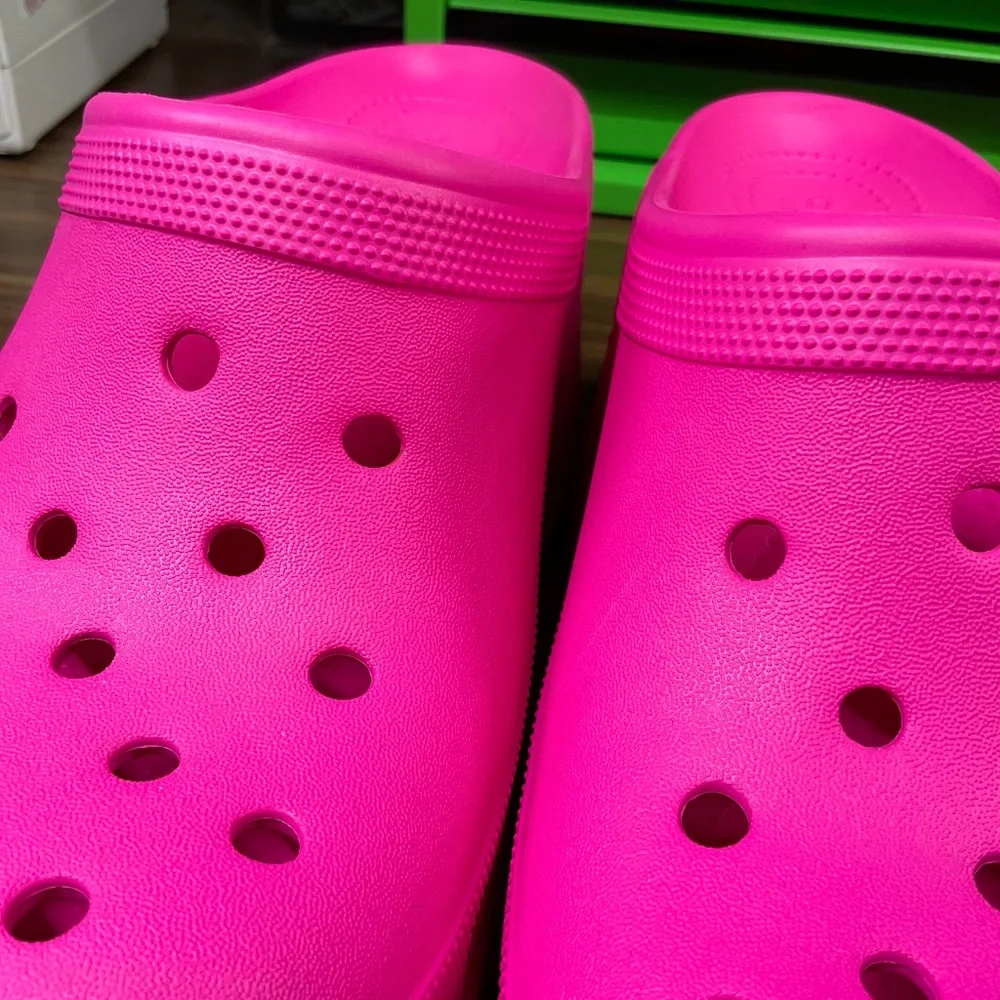 Crocs Siren clogs, neon hot pink, women’s 11, men’s 9 - Picture 9 of 11